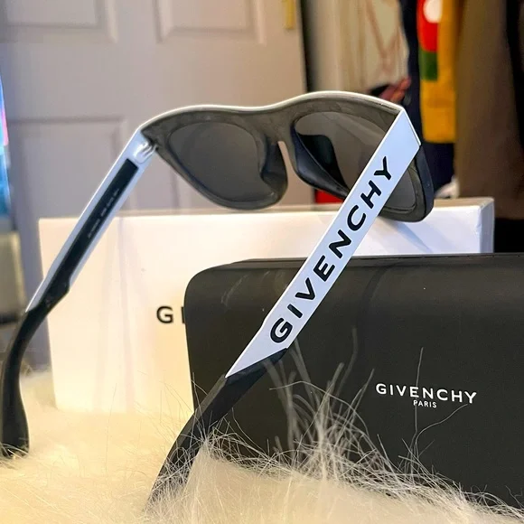 Givenchy | Accessories | Givenchy Black And White Gv76ns  display picture 3